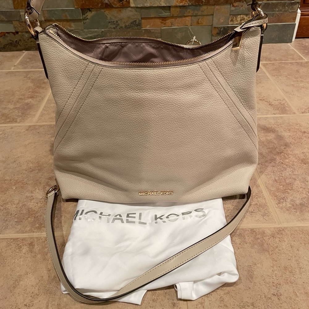 Michael Kors: Aria Top Zip Large Shoulder Bag